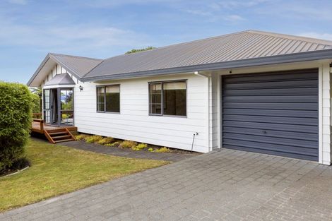 Photo of property in 2/19 Brunette Drive, Acacia Bay, Taupo, 3330
