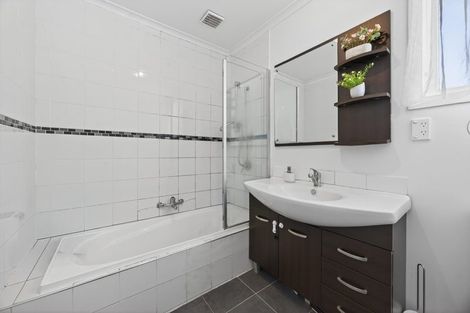 Photo of property in 2/47 Larne Avenue, Pakuranga Heights, Auckland, 2010