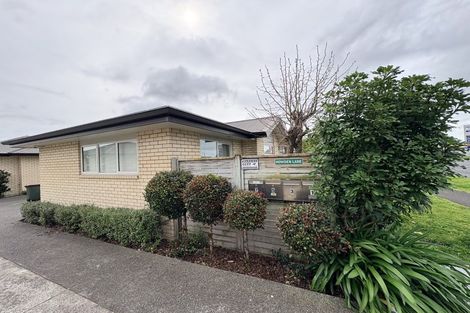 Photo of property in 1 Howden Lane, Golflands, Auckland, 2013