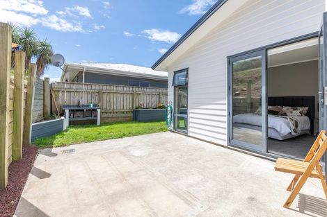 Photo of property in 42 Kenepuru Drive, Tawa, Wellington, 5028