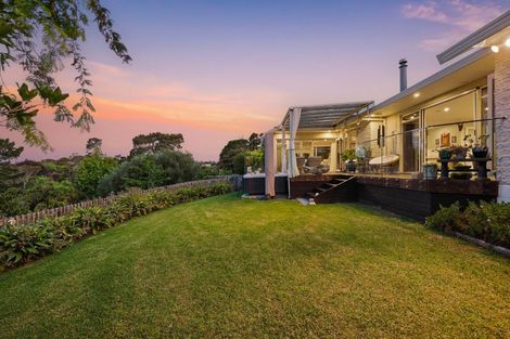 Photo of property in 22 Windfall Grove, Greenhithe, Auckland, 0632