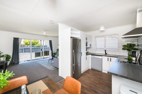 Photo of property in 2 Coromandel Court, Roslyn, Palmerston North, 4414