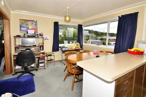 Photo of property in 9 Larkins Street, Helensburgh, Dunedin, 9010