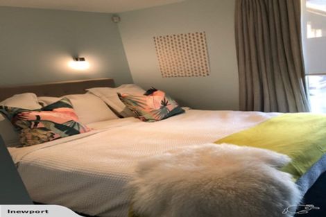 Photo of property in 2a Kiwi Esplanade, Mangere Bridge, Auckland, 2022