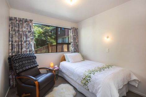 Photo of property in 25 Ordley Grove, Tawa, Wellington, 5028