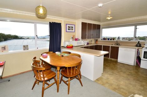 Photo of property in 9 Larkins Street, Helensburgh, Dunedin, 9010