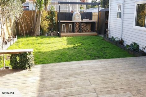 Photo of property in 276 Point Chevalier Road, Point Chevalier, Auckland, 1022