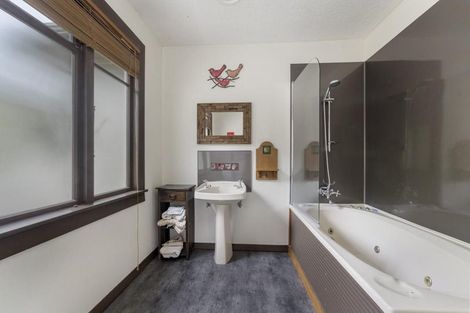 Photo of property in 92 Milton Terrace, Picton, 7220