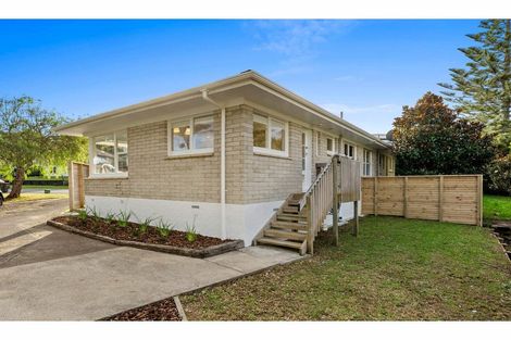 Photo of property in 2/13 Jonathan Place, Sunnynook, Auckland, 0620