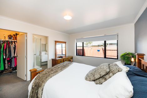 Photo of property in 43 Geneva Terrace, Kelvin Grove, Palmerston North, 4414