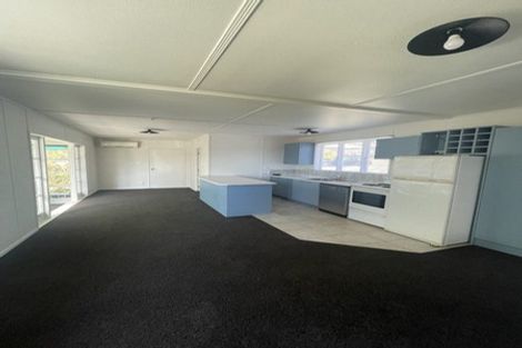 Photo of property in 5 Birdie Place, Red Beach, 0932