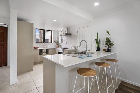 Photo of property in 32 Secoia Crescent, Mangere, Auckland, 2022