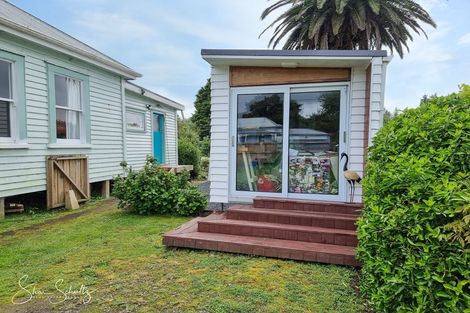 Photo of property in 10 Franklin Road, Paparoa, 0571