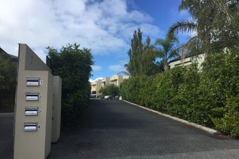 Photo of property in 7 Gillett Place, Botany Downs, Auckland, 2014