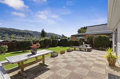Photo of property in 53 Ranui Terrace, Tawa, Wellington, 5028