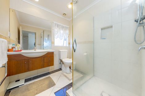 Photo of property in 42 Thornbury Crescent, East Tamaki Heights, Auckland, 2016