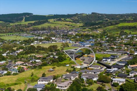 Photo of property in 35 Cabeleigh Drive, Helensville, 0800