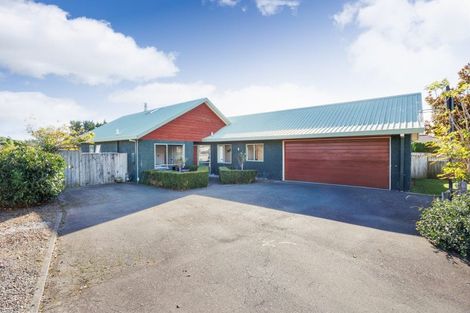 Photo of property in 5 Abby Road, Fitzherbert, Palmerston North, 4410