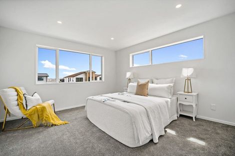 Photo of property in 1 Ritetai Street, Clarks Beach, 2122