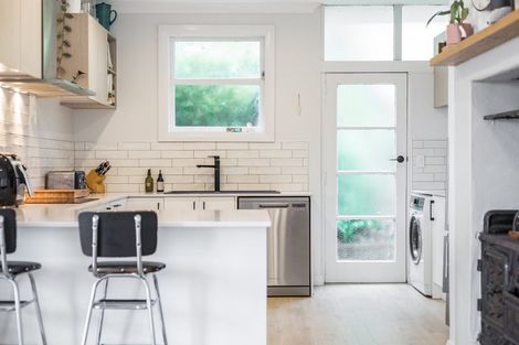 Photo of property in 15 Howard Road, Point Howard, Lower Hutt, 5013