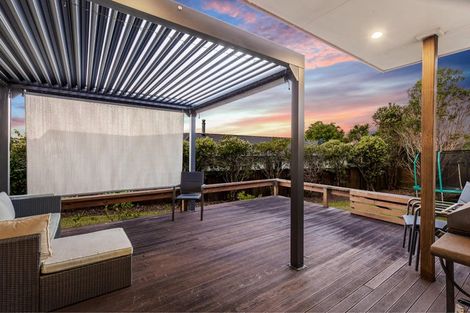 Photo of property in 6 Hanly Close, West Harbour, Auckland, 0618