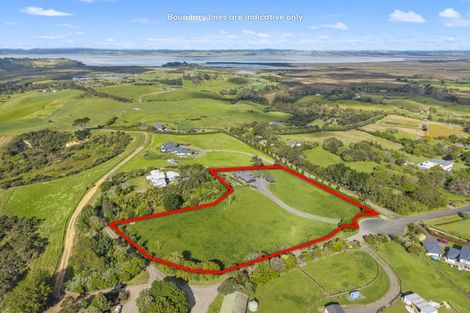 Photo of property in 44b Crosland Road, South Head, 0874