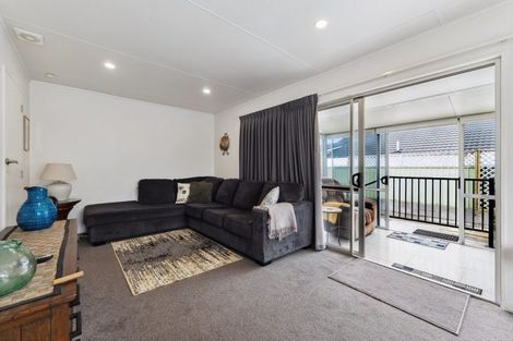 Photo of property in 2/5 Rainsford Street, Moturoa, New Plymouth, 4310