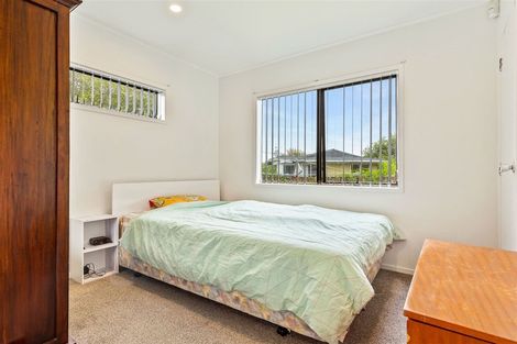 Photo of property in 102 Bruce Mclaren Road, Henderson, Auckland, 0612
