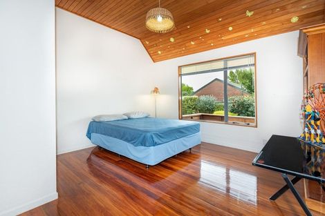 Photo of property in 54 Apsley Drive, Avonhead, Christchurch, 8042