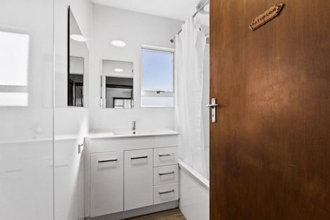 Photo of property in 84 Glover Road, Hawera, 4610