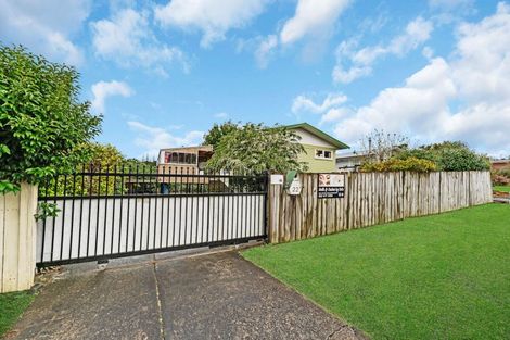 Photo of property in 22 Lawrence Crescent, Hillpark, Auckland, 2102