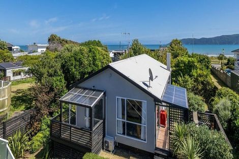 Photo of property in 78 Seaview Road, Paraparaumu Beach, Paraparaumu, 5032