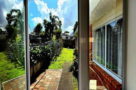 Photo of property in 2/11 Gloria Avenue, Te Atatu Peninsula, Auckland, 0610