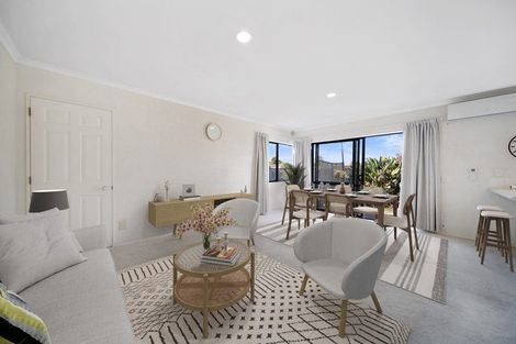 Photo of property in 170 Botany Road, Botany Downs, Auckland, 2010