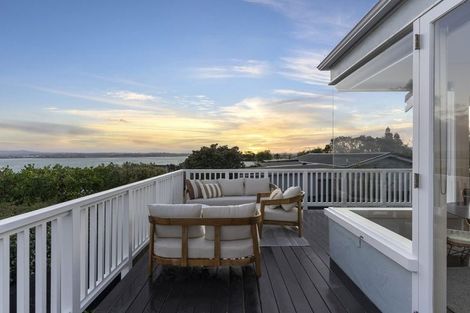 Photo of property in 120 Island Bay Road, Beach Haven, Auckland, 0626