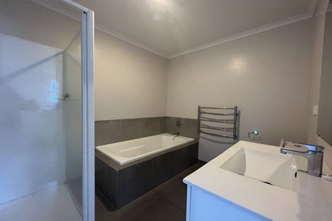 Photo of property in 18 Akeake Lane, Manurewa, Auckland, 2102