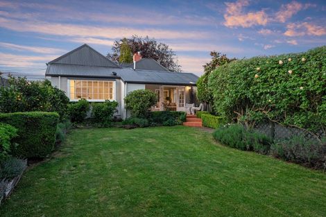 Photo of property in 14 Weston Road, St Albans, Christchurch, 8052