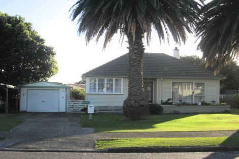 Photo of property in 30 Kapiti Crescent, Titahi Bay, Porirua, 5022