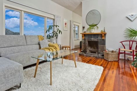 Photo of property in 1/160 East Coast Road, Forrest Hill, Auckland, 0620