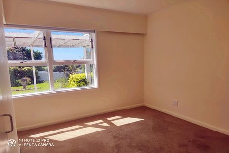 Photo of property in 9 Midway Avenue, Castor Bay, Auckland, 0620