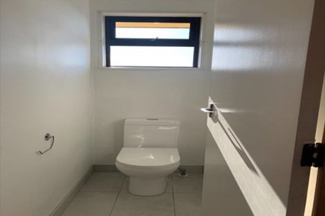 Photo of property in 24 Tamahere Drive, Glenfield, Auckland, 0629