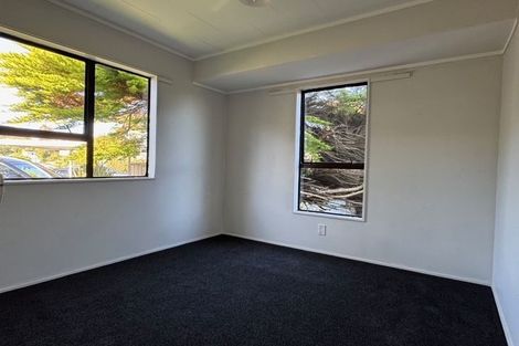 Photo of property in 26b Cheltenham Terrace, Newlands, Wellington, 6037