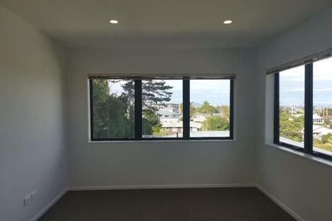 Photo of property in 13c Orton Street, Glenfield, Auckland, 0627