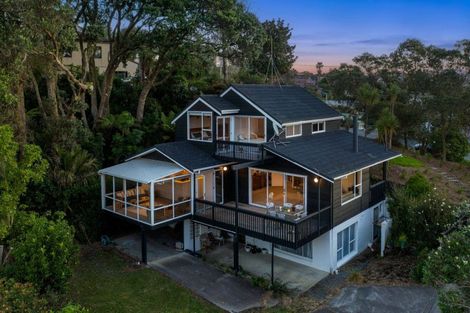 Photo of property in 31 Ocean View Road, Hatfields Beach, Orewa, 0931