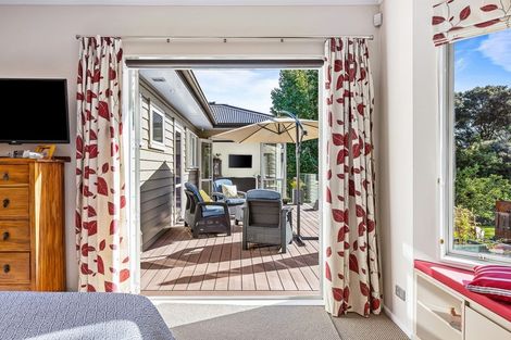 Photo of property in 127 Whangaparaoa Road, Red Beach, 0932