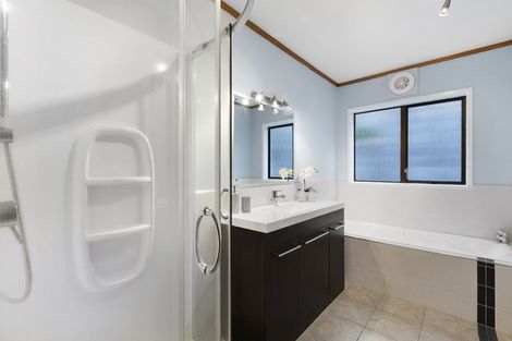 Photo of property in 93a Beach Road, Mellons Bay, Auckland, 2014