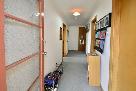 Photo of property in 9 Larkins Street, Helensburgh, Dunedin, 9010
