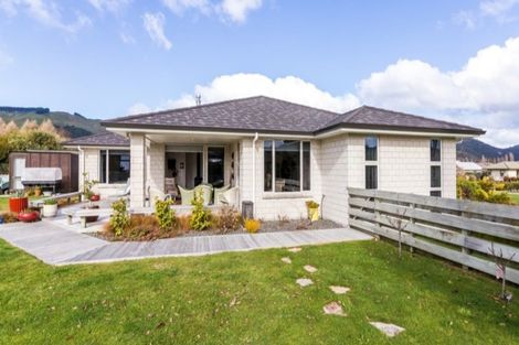 Photo of property in 94 Lisland Drive, Kinloch, Taupo, 3377