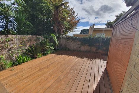 Photo of property in 2/4 South Street, Papakura, 2110