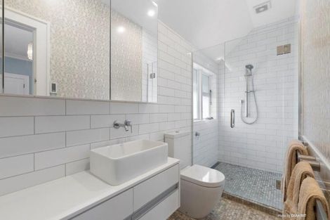 Photo of property in 37 Glen Road, Kelburn, Wellington, 6012